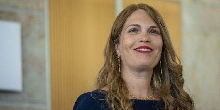 ורד בן סעדון בכנסת לקראת טקס הדלקת המשואות לרגל יום העצמאות ה-75 למדינת ישראל. צילום: יונתן זינדל, פלאש 90 מדליקת המשואה ורד בן סעדון: "לשים את השומרון בפרונט – זו אמירה מבחינתי"