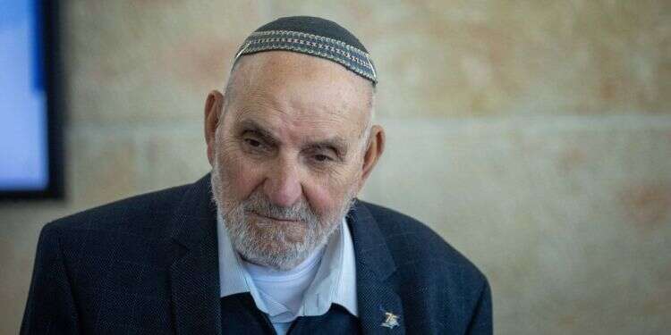 בכנסת לקראת טקס הדלקת המשואות לרגל יום העצמאות ה-75 למדינת ישראל. צילום: יונתן זינדל, פלאש 90 מדליק המשואה הרב צאלח אליהו: "כשאנחנו מאוחדים, אף אויב לא יכול עלינו"