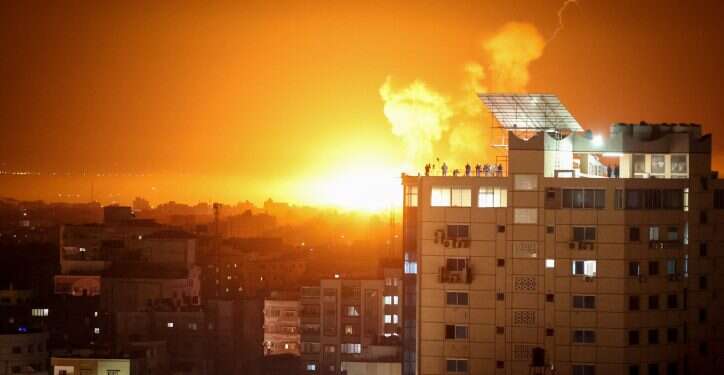 40 רקטות נורו מעזה לישראל: צה"ל תקף 10 מטרות בעזה ו-3 בדרום לבנון