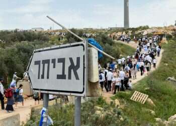 בעלייה לאביתר הזמן כאילו עמד מלכת