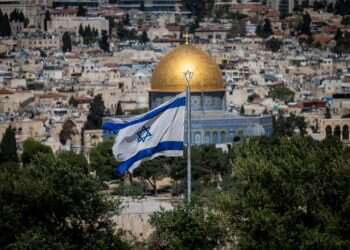 "אחרי שהשתחווינו השוטר חנק אותי": תקרית אלימה בהר הבית