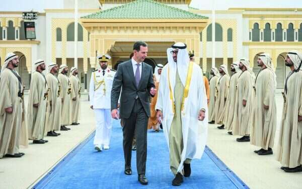 נשיא סוריה אסד ומוחמד בן זאיד באבו דאבי. צילום: גטי אימג'ס החזרה של סוריה לחיק העולם הערבי היא לא בהכרח בשורה רעה לישראל