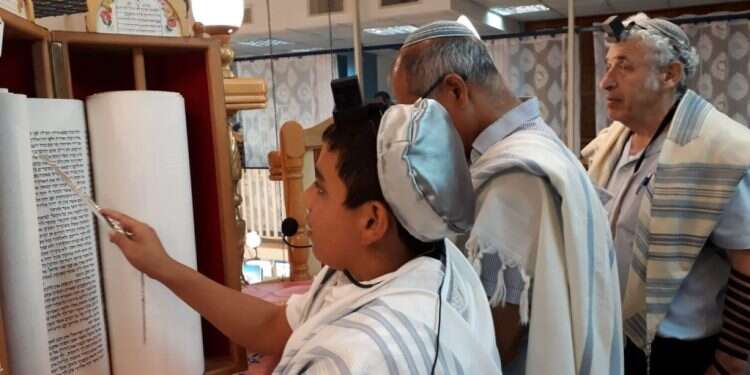 בר מצווה של משפחת ספראי. צילום באדיבות המשפחה "נהלל של הנגב": במושב נבטים משמרים מסורת בת אלפי שנים של יהדות קוצ'ין