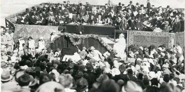 חנוכת האוניברסיטה העברית בירושלים, 1925 "בגידת האינטלקטואלים": אנשי הרוח והאקדמיה מצופפים שורות בעדר