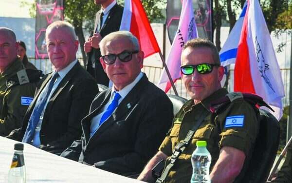 נתניהו וגלנט במתקן אדם, שלשום. צילום: אריאל חרמוני, משרד הביטחון החזרה של סוריה לחיק העולם הערבי היא לא בהכרח בשורה רעה לישראל