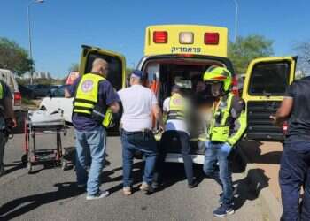 שני פצועים בפיגוע דקירה בצריפין: המחבל נעצר