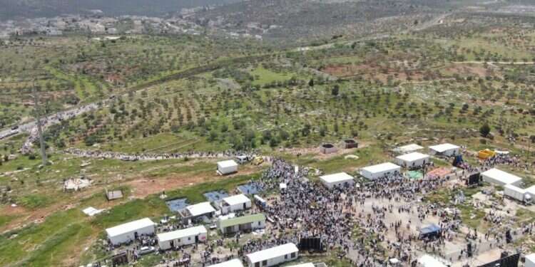 הצעדה לאביתר. צילום: עזרי טובי - מועצה אזורית שומרון הצעדה לאביתר: אלפים כבר ביישוב, ועוד אלפים בדרך | דיווח חי