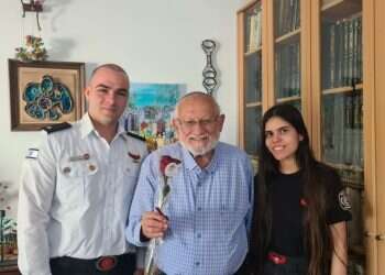 'זיכרון בתחנה': מתנדבי מד"א וכיבוי אש שומעים עדויות מניצולי שואה