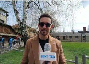 עברי לידר במצעד החיים באושוויץ, היום. צילום: אסף גבור שורת ביטולי הופעות ביום החזרת גופות החטופים