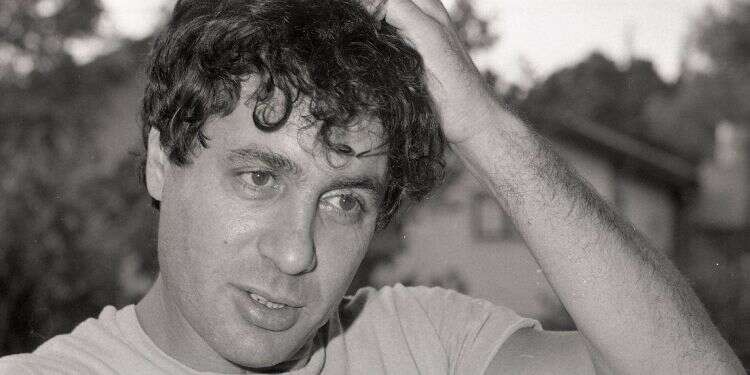 יהונתן גפן בצעירותו. צילום: באדיבות ארכיון צה "רק בארץ אני יכול לשנוא את הארץ כמו מישהו שאוהב אותה" | פרידה מיהונתן גפן