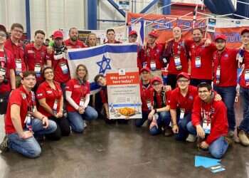 צפו: תלמידי התיכון הדתי ויתרו על גמר הרובוטיקה שהתקיים בשבת – הקהל מחא כפיים