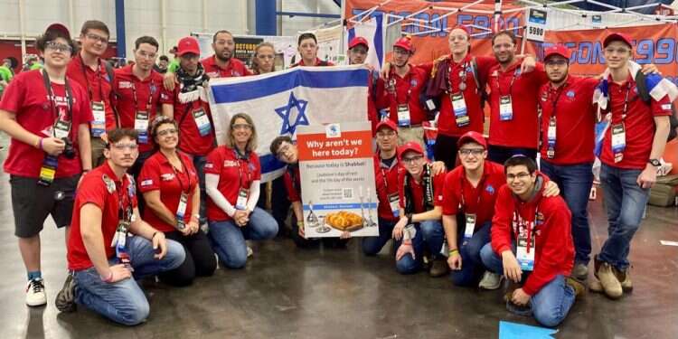 משלחת אמי צפו: תלמידי התיכון הדתי ויתרו על גמר הרובוטיקה שהתקיים בשבת – הקהל מחא כפיים