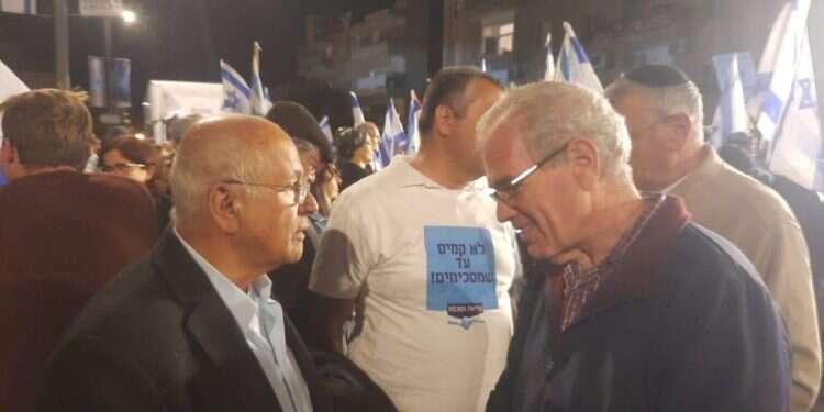 "אל תפחדו מהפשרה": הפגנה מול בית הנשיא בדרישה להגיע להסכמות על הרפורמה