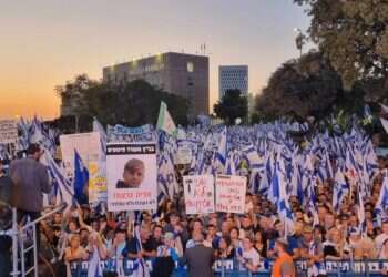 "הפגנת המיליון" מול הכנסת: צפו בשידור