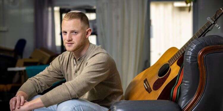 דביר שנרב. צילום אריק סולטן "מאז הפיגוע, אחותי רנה חיה בתוך החיים שלי"