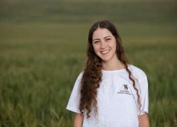 רעות עמיחי שהדליקה את המשואה בטקס, לא מתביישת להיות פראיירית