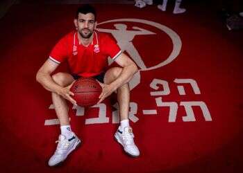 "לרדוף אחרי החלומות": תומר גינת מככב בהפועל ת"א, אבל רק חושב קדימה