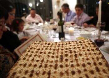 ליל הסדר. אילוסטרציה. צילום: נתי שוחט/פלאש90 ליל הסדר, פסח, מצה