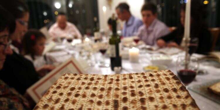 ליל הסדר. אילוסטרציה. צילום: נתי שוחט/פלאש90 ליל הסדר, פסח, מצה