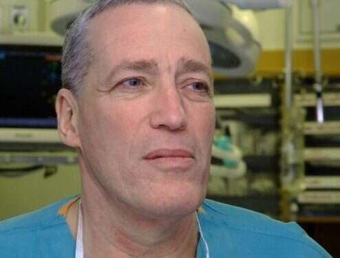 פרופ' אבי ריבקינד, מייסד וראש יחידת הטראומה בבית החולים הדסה עין כרם בירושלים. צילום: אבי חיון הציל את חייהם של אלפים: אבי ריבקינד ישיא משואה ביום העצמאות