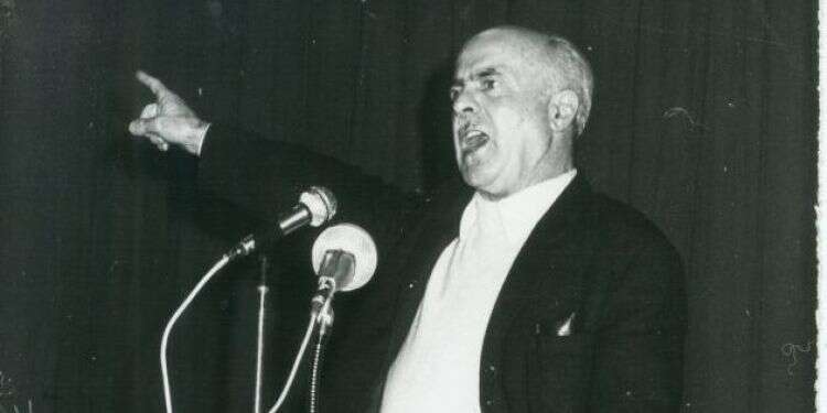 יצחק בן אהרון. צילום: עיתון במחנה גם היום האתגר הוא להבין ש"עוז לתמורה בטרם פורענות"