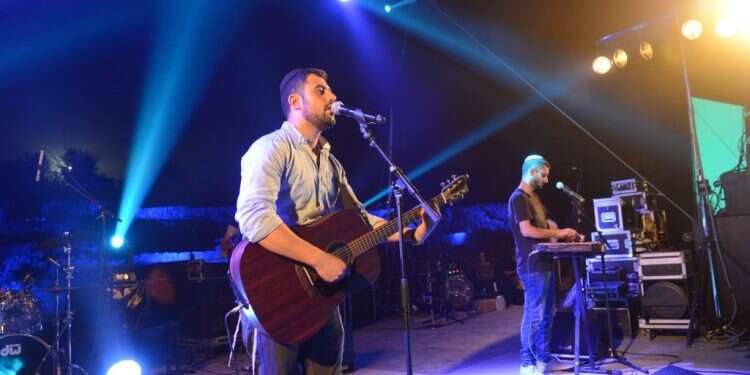 ישי ריבו בהופעה, ארכיון. צילום: שחר כהן