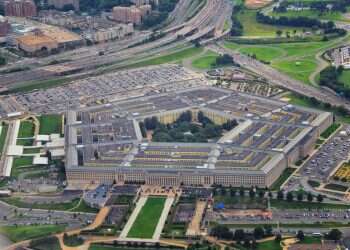 גיימר, צעיר וחובב ניבולי פה: נחשפו פרטים חדשים על המדליף מהפנטגון