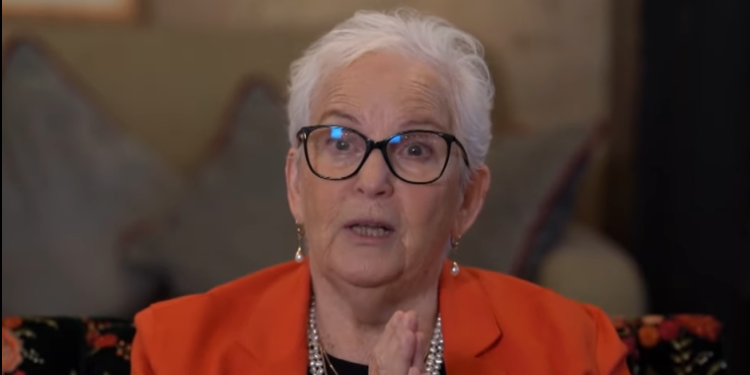 צילום מסך מיוטיוב, זיכרון בסלון 2023 -חנה גפרית  זיכרון בסלון: צפו בשורדת השואה חנה גופרית מספרת את סיפורה