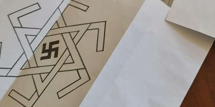 מעטפה עם צלב קרס: סמוטריץ' קיבל מכתב איומים ביום השואה 