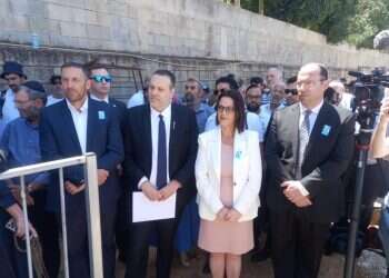 טקס יום הזיכרון בבני ברק: "תלמידי החכמים שהוגים בתורה הם לא עול ולא פרזיטים"