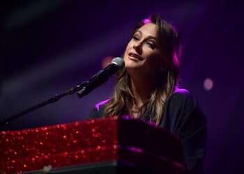 ריקי מבאר שבע ניקתה את הבית בצהלה, כדי שלבעלת הבית יהיה זמן להתחפש ל"שפחה"