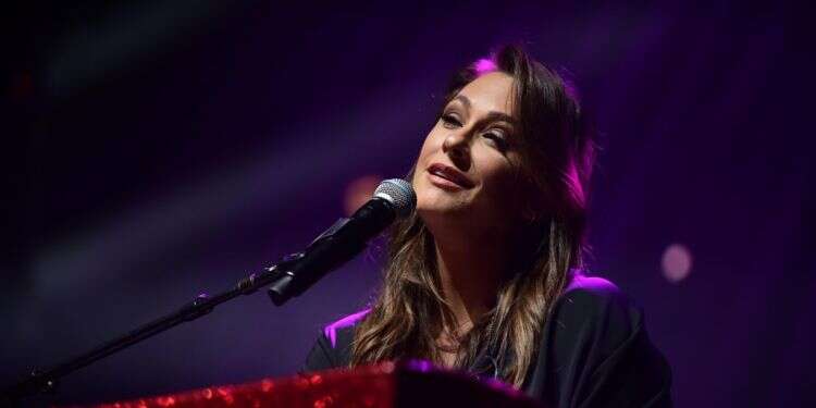 ריקי מבאר שבע ניקתה את הבית בצהלה, כדי שלבעלת הבית יהיה זמן להתחפש ל"שפחה"