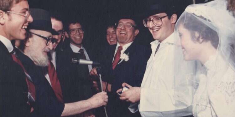 הרב סולוביצ'יק בחתונתם של הרב כתריאל ורחל ברנדר, 1985