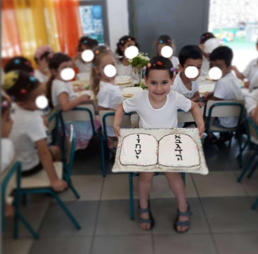 כל מה שיש לו בעיניים זו שמחה וגאווה. צילום: באדיבות המשפחה