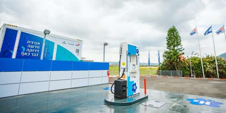 התחנה הראשונה לתדלוק במימן שנפתחה בישראל, בשנה שעברה. צילום: עידן סבח "מחיר אטרקטיבי ללקוח": ב.מ.וו תשיק מכונית מונעת מימן