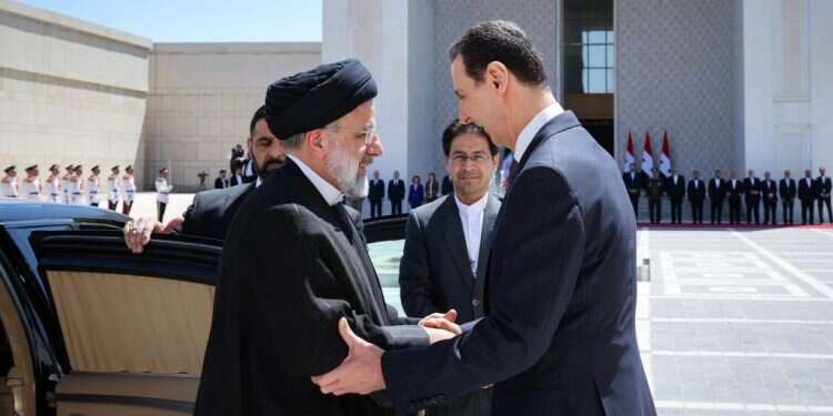 אסד עם נשיא איראן ראיסי בסוריה, בשבוע שעבר. צילום: אי.פי.איי מט בתשעה מהלכים: התוכנית האיראנית לשינוי המזרח התיכון