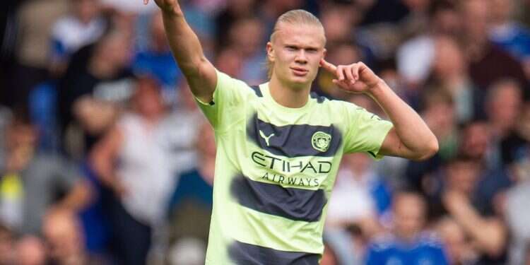 ארלינג הולאנד. צילום: EPA מסי, מאחוריך: ארלינג הולאנד כובש שערים, ואת כל העולם