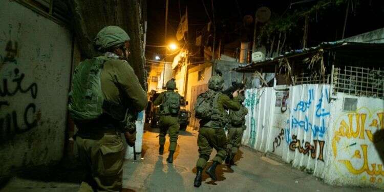 לוחמי צה צה״ל מיפה בתי מחבלים לקראת הריסה, וירה בפורעים שהפרו סדר