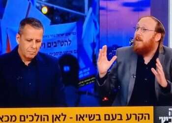 ברלה קרומבי ורונן צור בתוכנית אופירה וברקוביץ. צילום מסך מתוך קשת 12 קרב יועצי התקשורת: ברל'ה קרומבי מאיים לתבוע דיבה את רונן צור