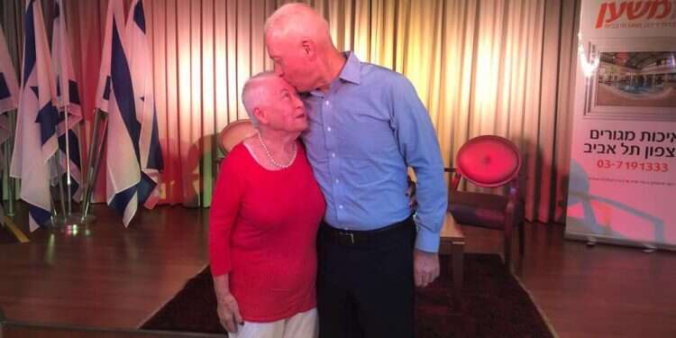 השר יואב גלנט ואימו פרומה ז בעיצומו של המבצע: אימו של שר הביטחון נפטרה בגיל 88