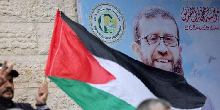 הפגנות לשחרורו של חאדר עדנאן. צילום: AFP שביתה כללית ברשות הפלסטינית בעקבות מותו של המחבל