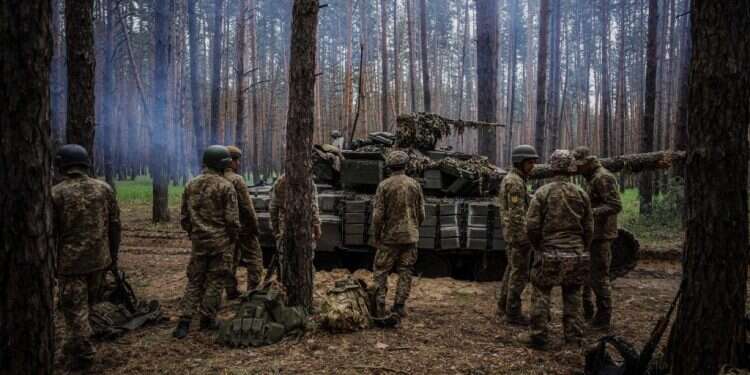 כוחות אוקראיניים נערכים לקרב