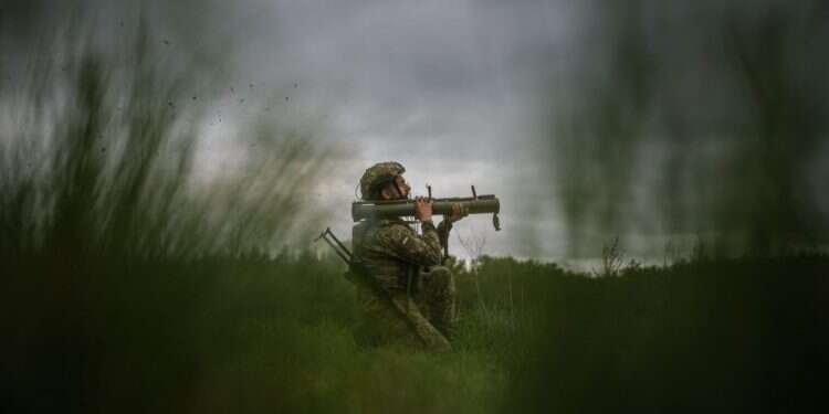 לקראת תקיפת אוקראינה הקרבה ובאה כולנו חייבים להתכונן – ללחימה ולשיח