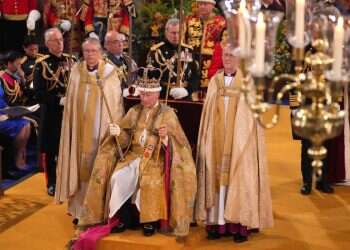 מלך בריטניה משמר את מסורת בית דוד, ונשיא מדינת ישראל מושבע בטקס יבשושי