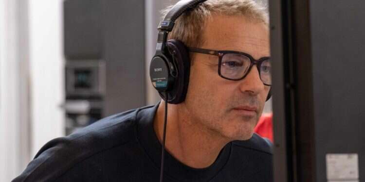 אקי אבני. צילום: ולדימיר ביחובסקי אקי אבני מנסה בכוח להוכיח שנולד כאן במאי חדש, מוצלח ויצירתי