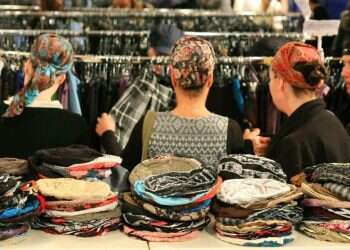 צילום: חן ליאופולד, פלאש 90 באמצע הקניון היא אמרה לי "איכס, מה זה הסמרטוט שיש לך על הראש"