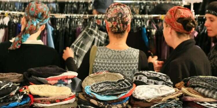 צילום: חן ליאופולד, פלאש 90 באמצע הקניון היא אמרה לי "איכס, מה זה הסמרטוט שיש לך על הראש"