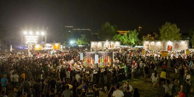 פסטיבל בירה, ירושלים. צילום: יונתן זינדל/פלאש90 צמאים? שלושה פסטיבלים לחובבי אלכוהול וכיף