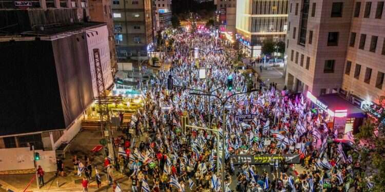 אני לא אוהב לכתוב על חיי המשפחה שלי, החיים הפרטיים צריכים להישאר כאלה