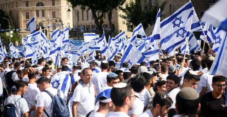 הניסיונות לשבש את ההגעה ל"ריקודגלים" כשלו: רבבות חגגו בירושלים